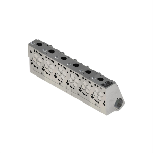 RE554421: Engine Cylinder Head with Valves